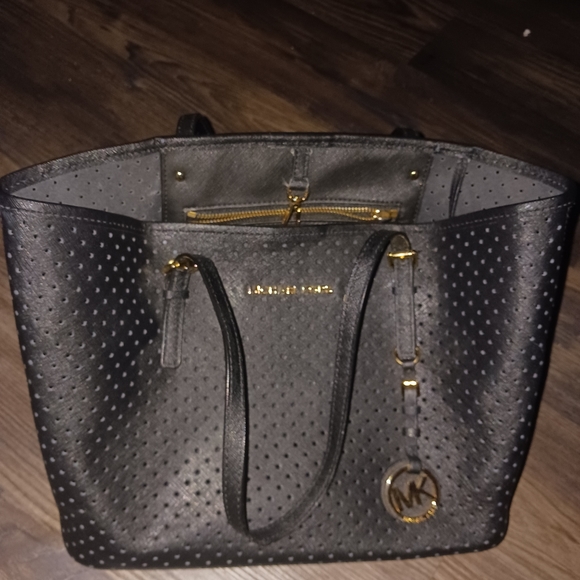 MICHAEL KORS BLACK HANDBAG PURSE SHOULDER BAG EXC SHAPE - Picture 2 of 4